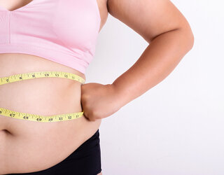Wenn Sport und Diäten nicht mehr helfen, kann mittels Fettabsaugung Fettgewebe entfernt werden.