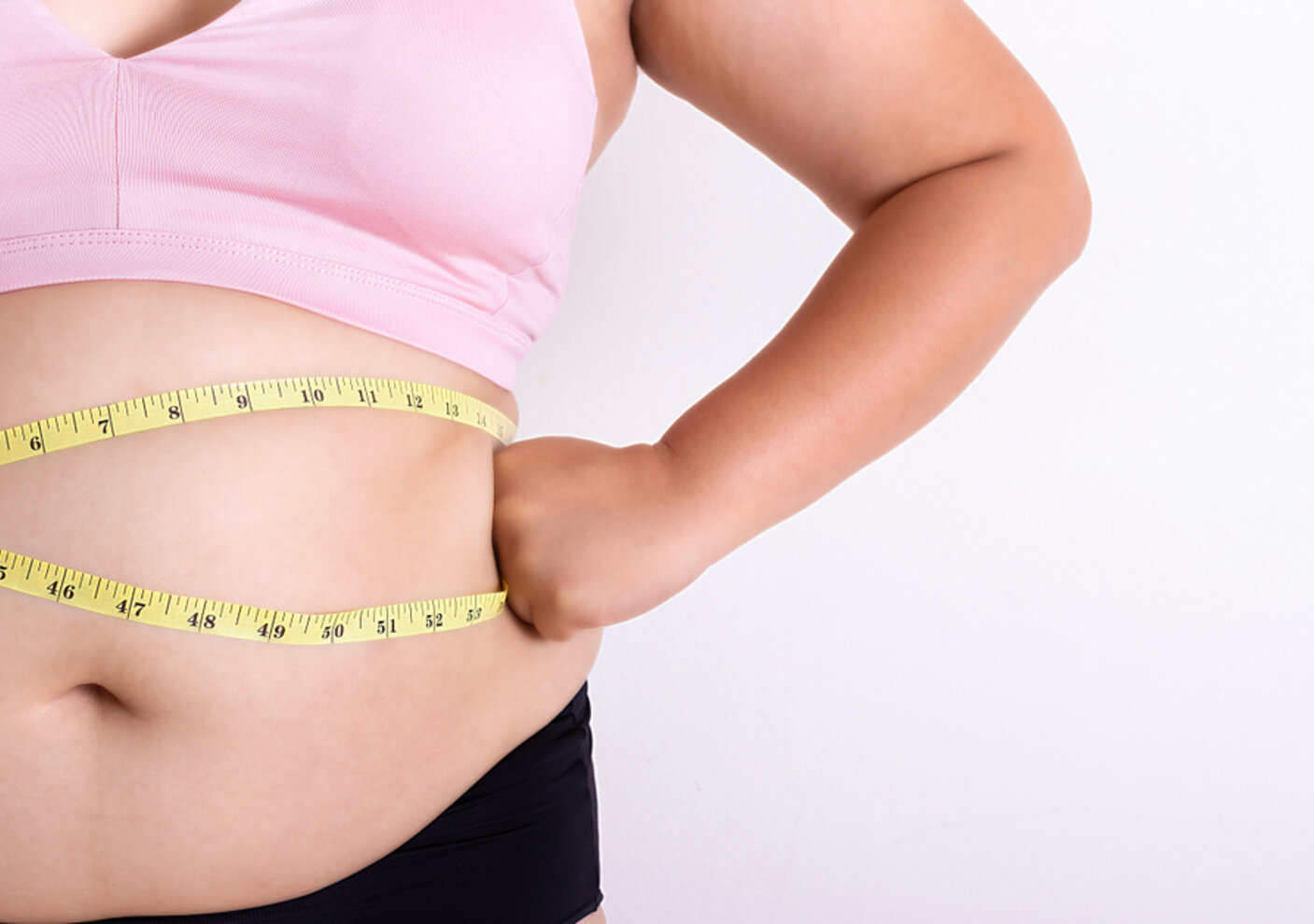 Wenn Sport und Diäten nicht mehr helfen, kann mittels Fettabsaugung Fettgewebe entfernt werden.