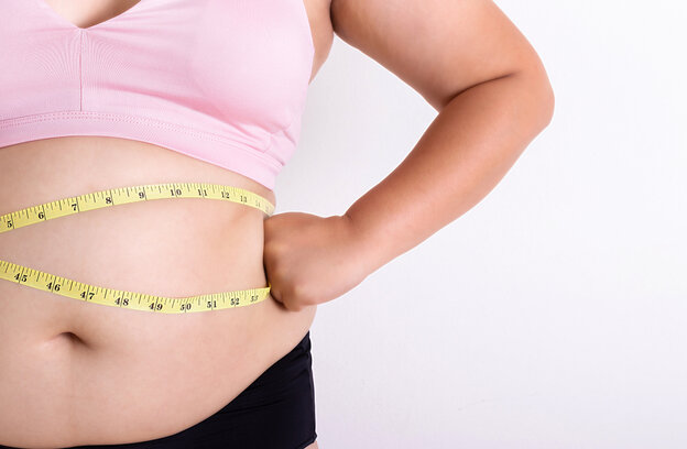 Wenn Sport und Diäten nicht mehr helfen, kann mittels Fettabsaugung Fettgewebe entfernt werden.